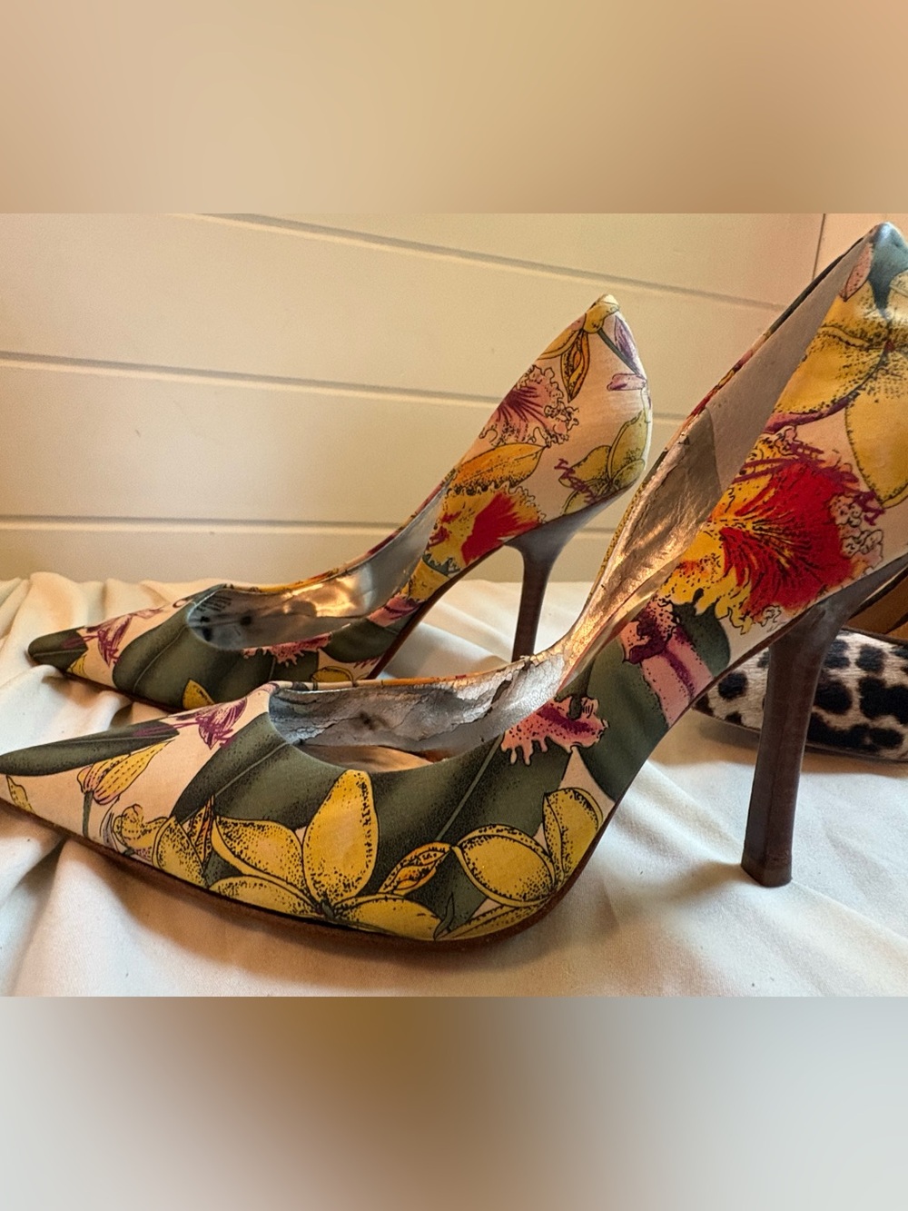 GUESS by MARCIANO👠Pointed-Toe Stiletto in MultiColorYellow &Green 🌻Floral Fabric